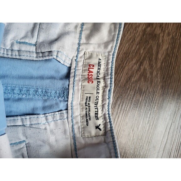 American Eagle Outfitters Classic Fit, 9" Inseam Baby Blue, Khaki Shorts Mens 30 - Picture 3 of 8